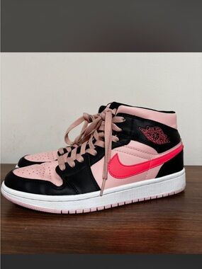Nike Air Jordan 1 Mid atmosphere pink